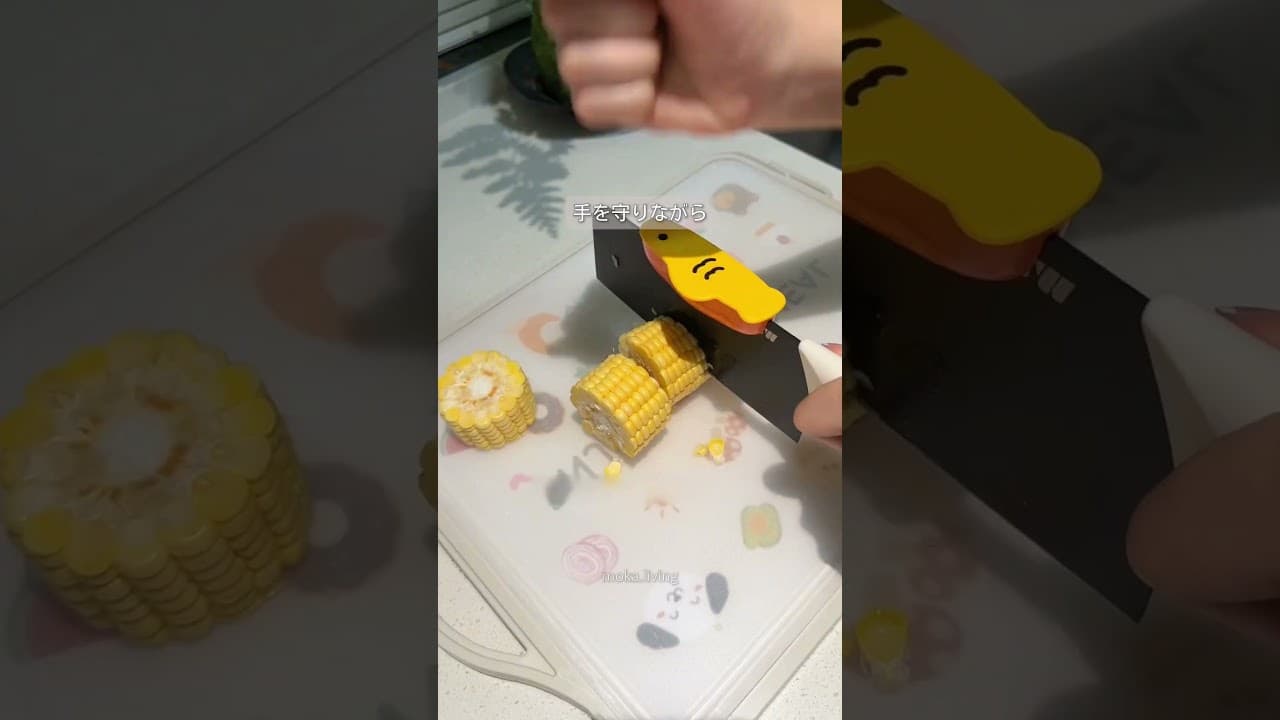 これ考えた人、発想が面白すぎる 口を開いて包丁に付けると、切った食材がパラッと離れていく#買ってよかった #商品 #便利グッズ #おすすめ #便利アイテム